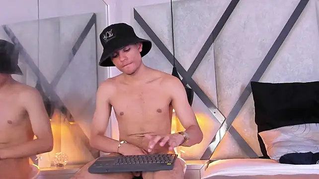 OliverMillerr – Naživo XXX chat