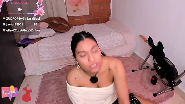SUZZAN-R's Live Chat Room
