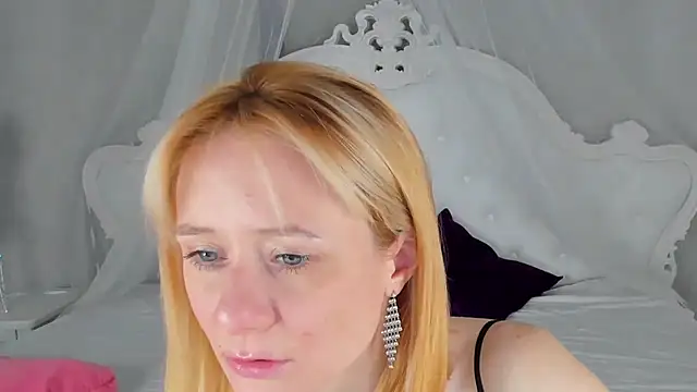 NikaBond Live XXX-chat