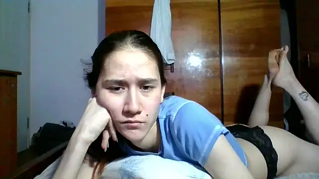 NickiKisinger Chat XXX live