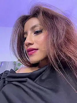 Show modela naomiii__ na web-kameri