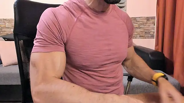 Онлайн чат XXX HotHunkTrainer