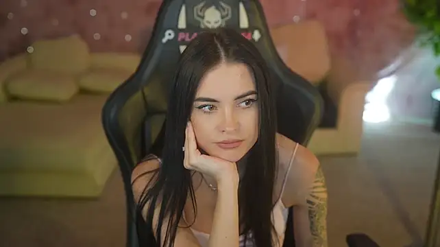 دردشة Tina_Breeze الجنسية المباشرة
