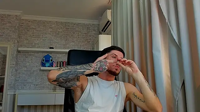 JonahShaw Adlı Modelin Canlı XXX Sohbeti