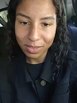 YaraEstelle's Live XXX Chat