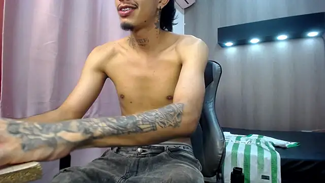Tayson_Hot XXX чат на живо