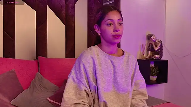 Aurora_MonroeJS Adlı Modelin Canlı XXX Sohbeti