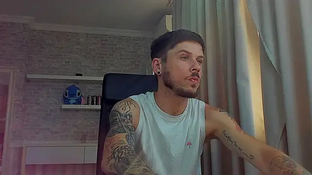 Онлайн чат XXX JonahShaw