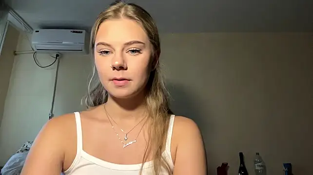 HoneysPiee's Live XXX Chat