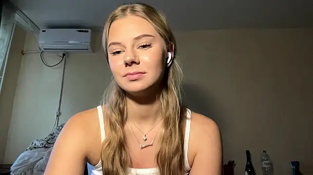 HoneysPiee: онлайн-секс-чат
