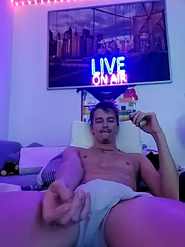 Toyjungeen Live XXX chat