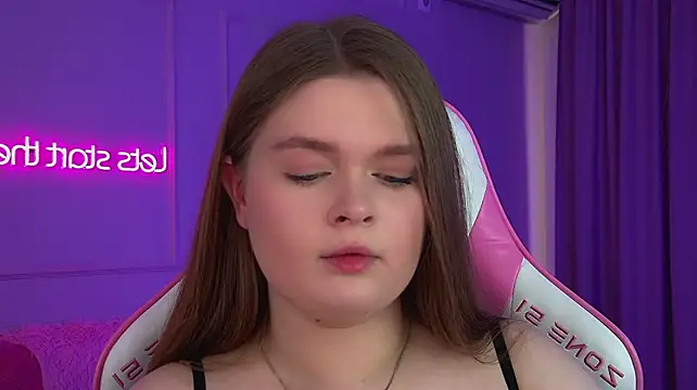 CrystalLyons' Live XXX Chat