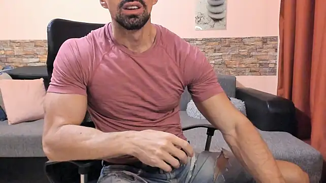 Živý XXX chat HotHunkTrainer