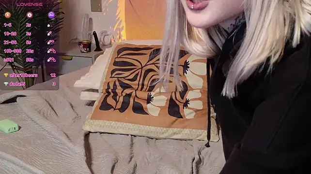 MilkMeSoftly's Live XXX Chat