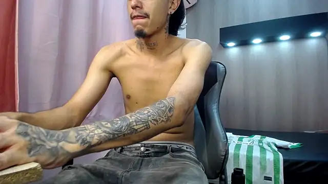 Chat XXX ao vivo de Tayson_Hot