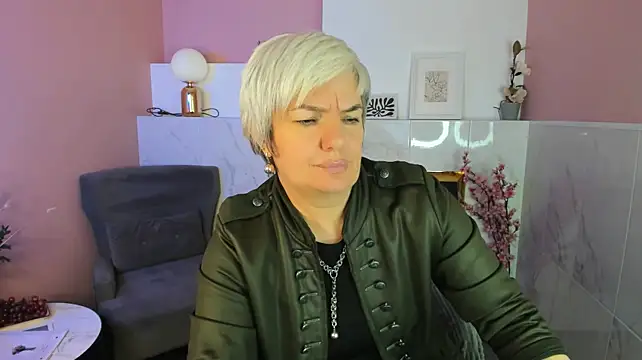 CarmenSoft Adlı Modelin Canlı XXX Sohbeti