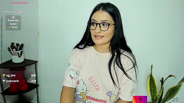 Meghann22 Adlı Modelin Canlı XXX Sohbeti