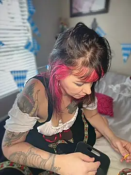 MarlaFknSinger XXX чат на живо