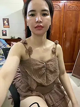 LiLi-Kirix99's Live XXX Chat