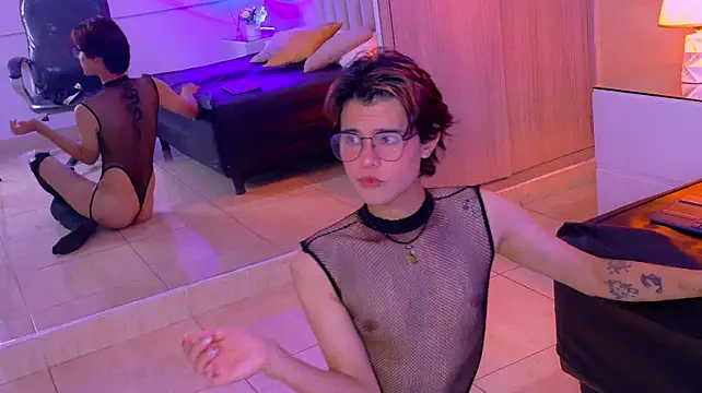 Derek_Sinn Chat XXX in diretta