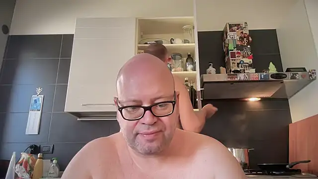 theitalianbear's Live XXX Chat