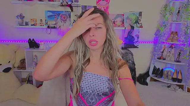 Real_Tini Chat XXX in diretta