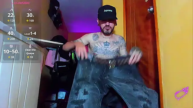 Show modela tattooedsmoker777 na web-kameri