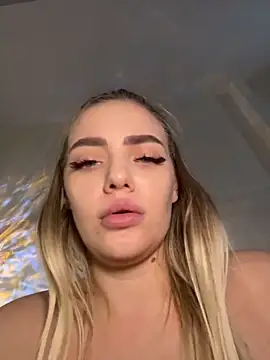 HugeBoobsAlice XXX чат на живо