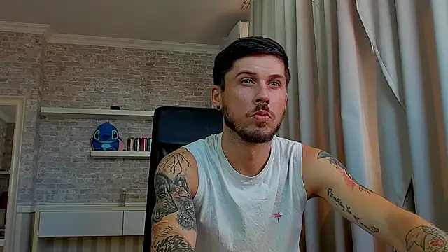 JonahShaw webcam show