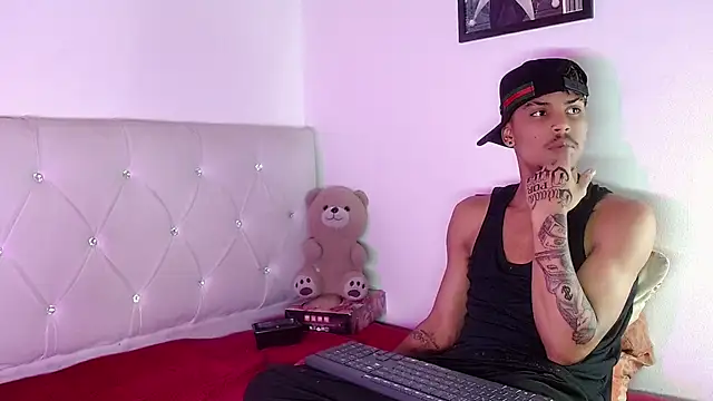 Angel_foxc13 élő XXX-chatje