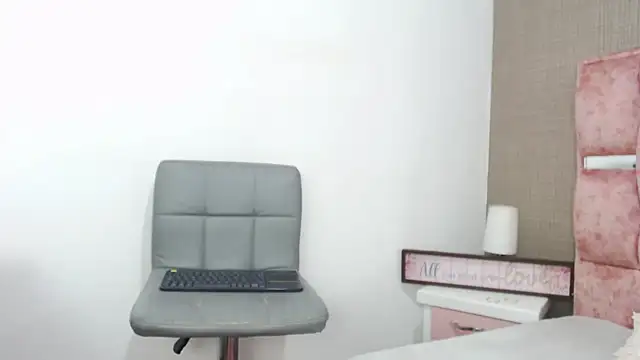 XXX chat uživo modela NahomyHawk