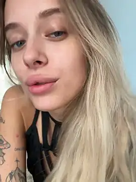 enjoy_my_beauty's Live Chat Room