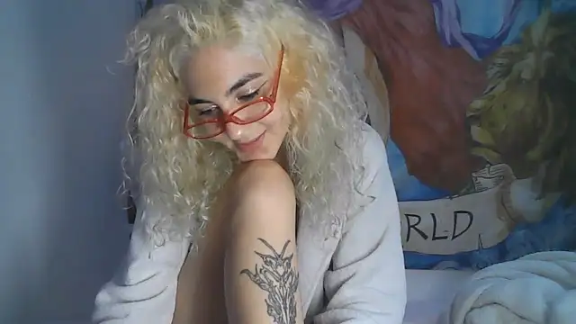 Apofenia Adlı Modelin Canlı XXX Sohbeti