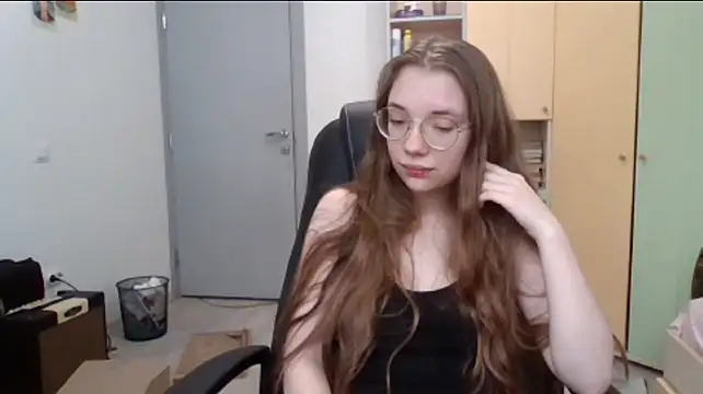 Mikkikezy's Live Chat Room