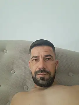 QuailedBaldness' Live XXX Chat