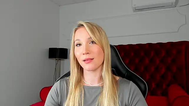 ElaraVoltage's Live XXX Chat