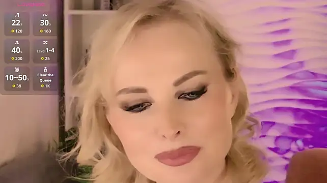 Sandra_Kind's Live Chat Room