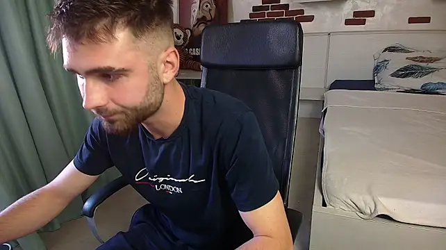 Chat +18 de KyloEast ao vivo