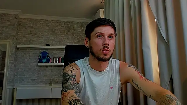 JonahShaw Adlı Modelin Canlı XXX Sohbeti
