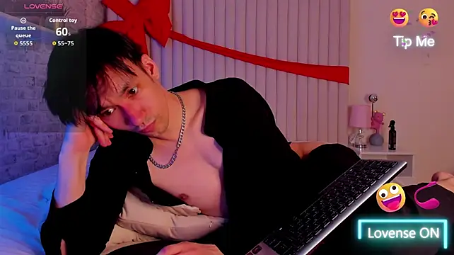 CalvinChapmanのライブXXXチャット
