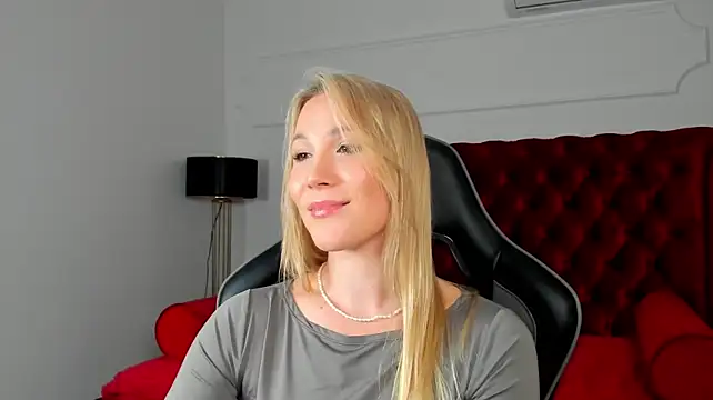 ElaraVoltage's Live XXX Chat