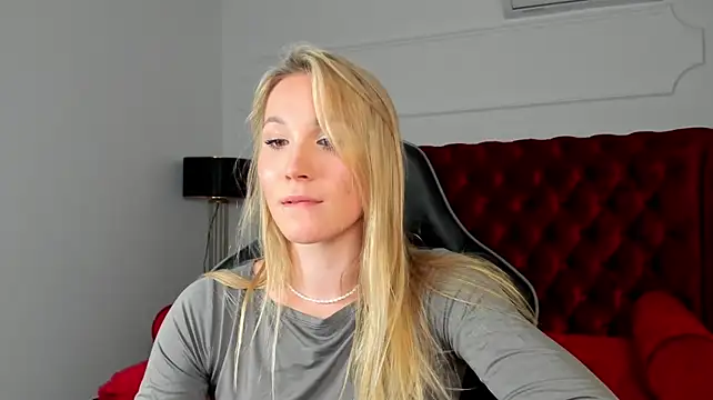 ElaraVoltage's Live XXX Chat