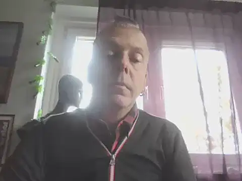 SHARPSkinheadn Webbikameraesitys