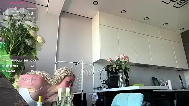 BellaBloms' Live XXX Chat