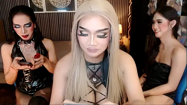 Chatroom XXX en direct de PrettyHorseCockTrans
