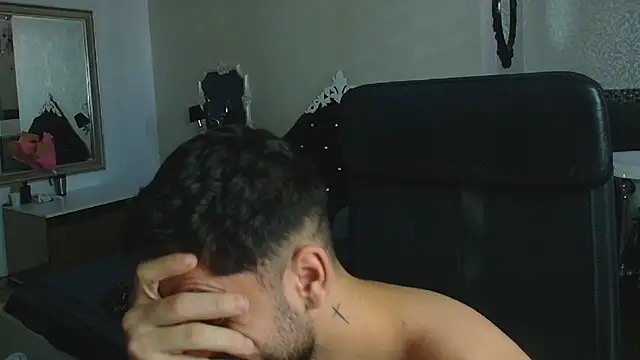 Онлайн чат XXX TroyWadee