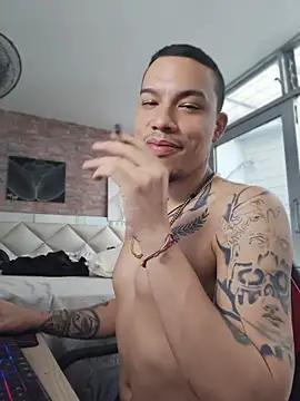 Chat +18 de AlphaMasterXxx ao vivo