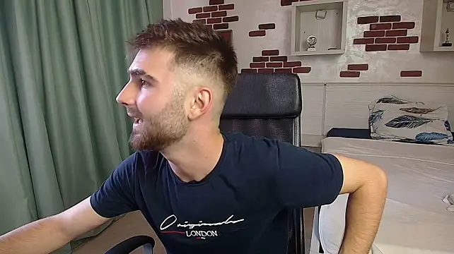 KyloEast Webcam show