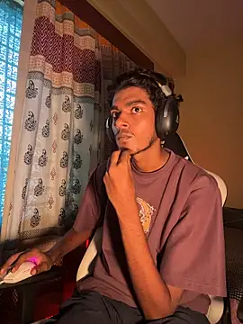 צ'אט XXX בשידור חי של GunSlay
