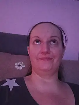 Chatroom XXX en direct de BustyLadyAlma